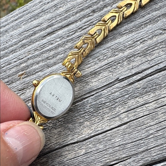 Lucien Barret Quartz Gold Women's Watch w/ Diamond & Mother of Pearl Face - Picture 5 of 12